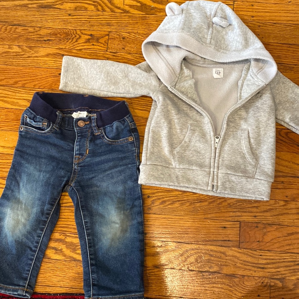 GAP 12-18 month jeans and sweater bundle.